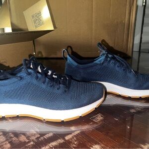 Hylo Eco-Conscious Runners
Navy
7.5 Women’s